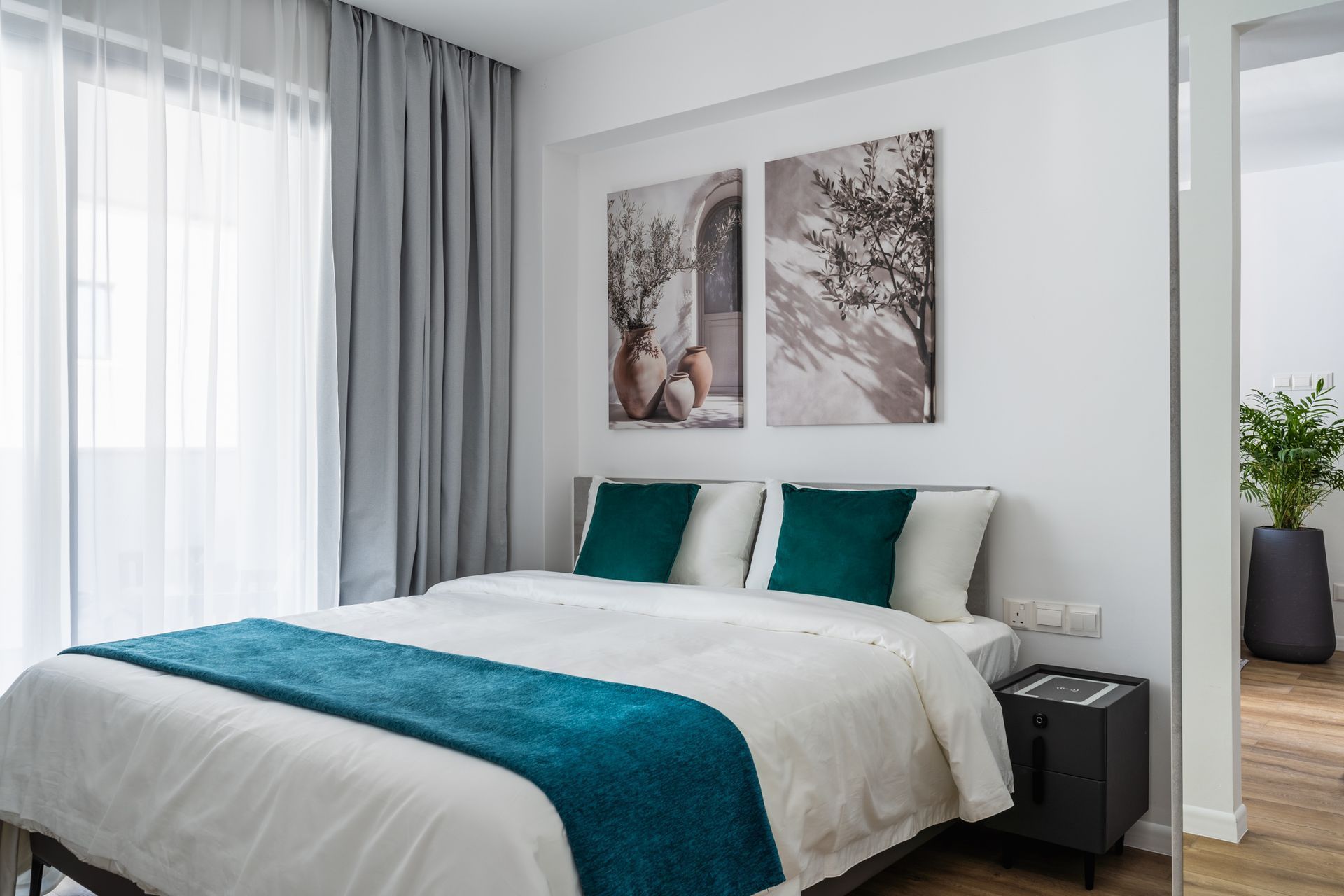 Suite bedroom