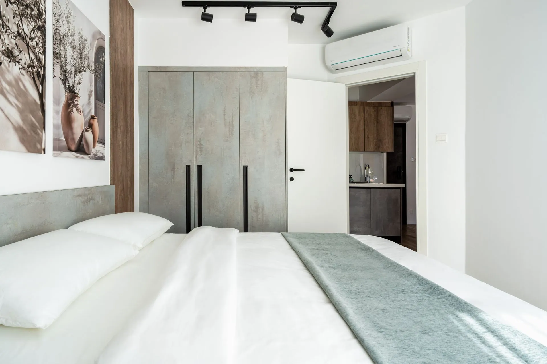 1-Bedroom Suite - Bedroom View