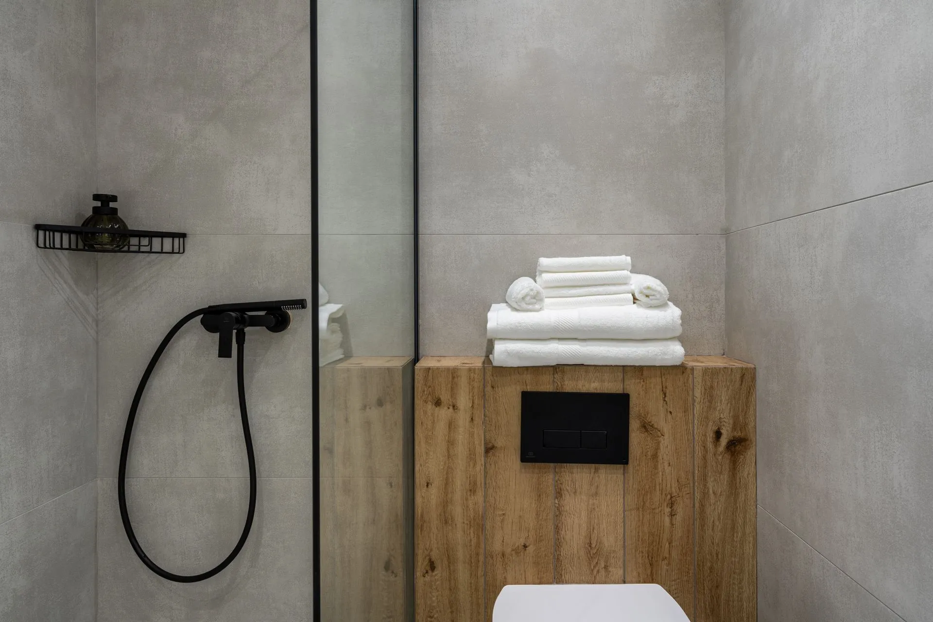 1-Bedroom Suite - Closet Detail