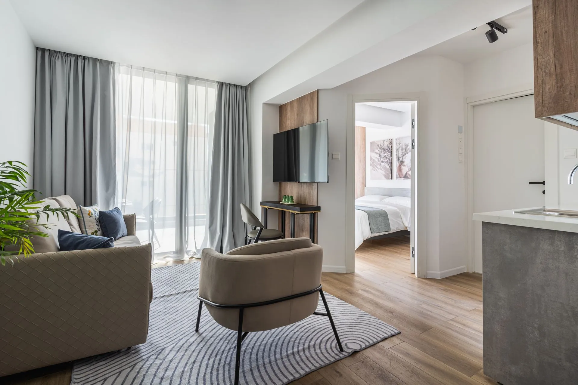 1-Bedroom Suite - Entrance