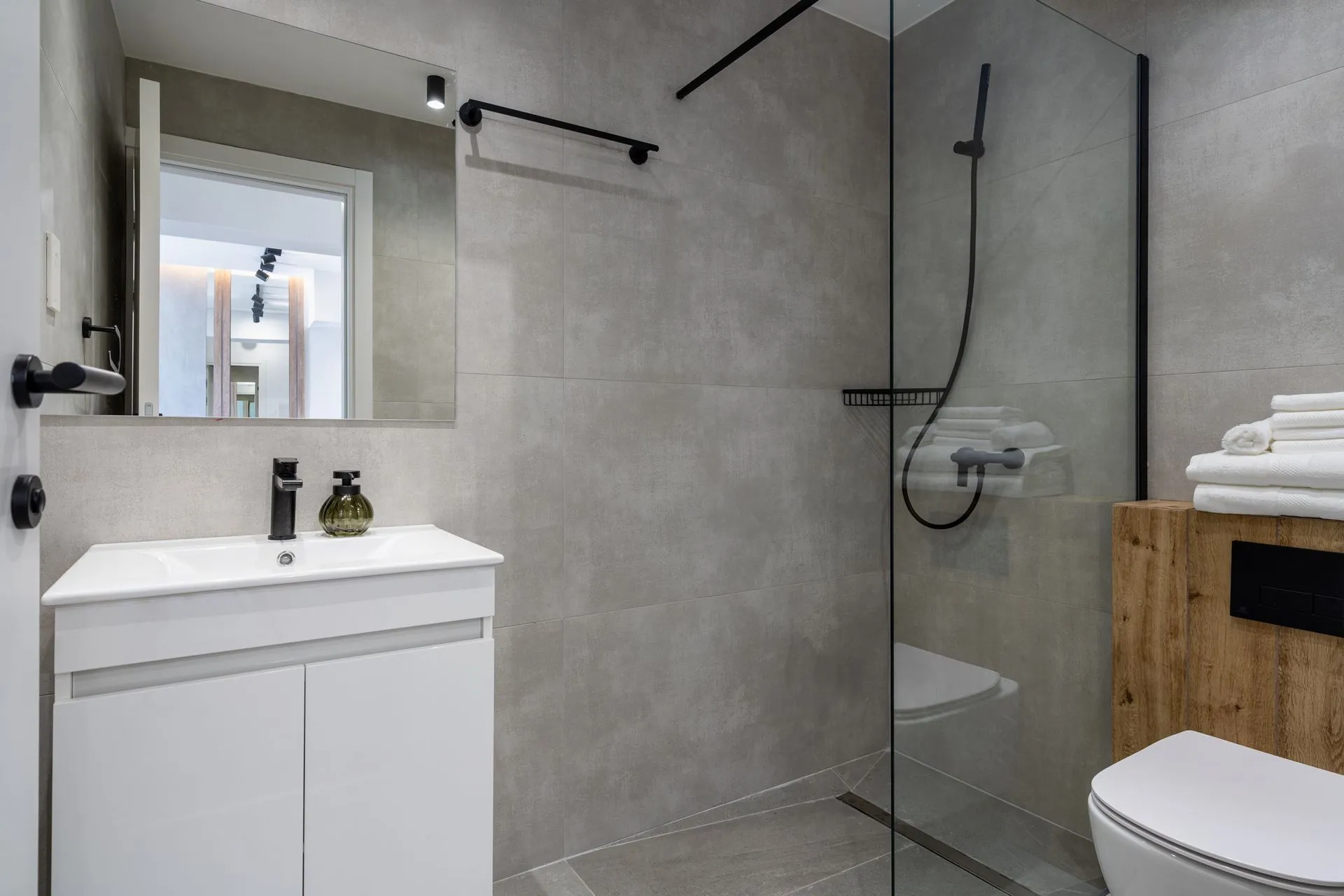 1-Bedroom Suite - Storage