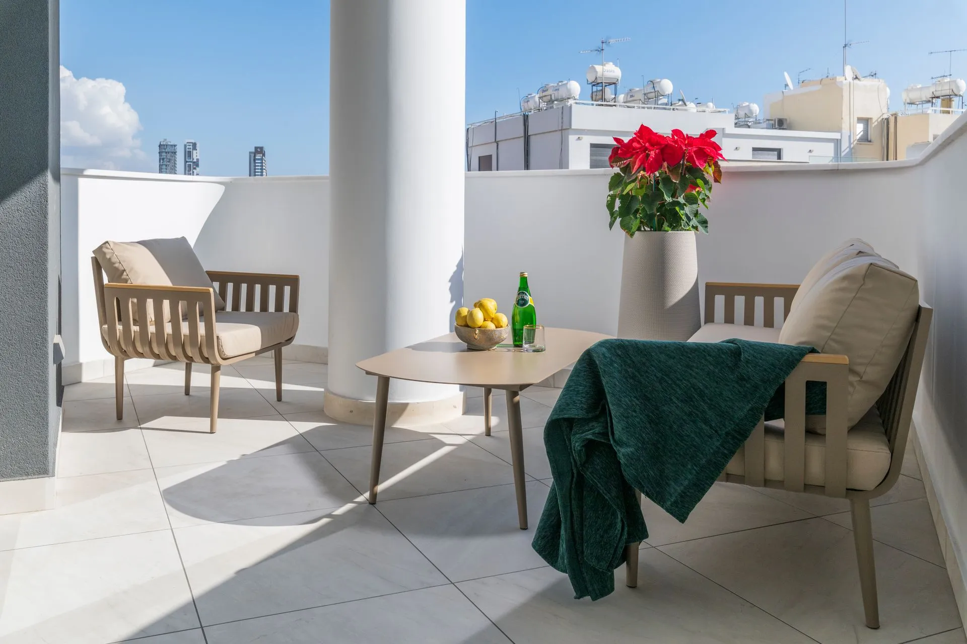 1-Bedroom Suite - Surroundings